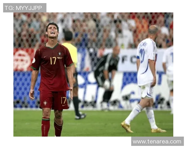 足球场上泪水如雨 球星们的告别与坚持背后的心酸与无奈