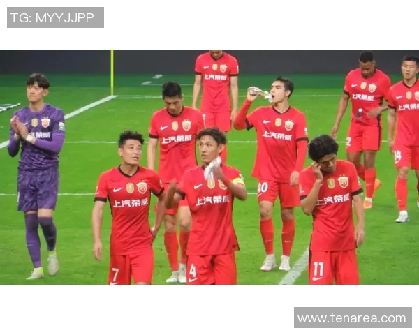 如何通过P图技术打造与足球男球星合影的真实效果技巧解析